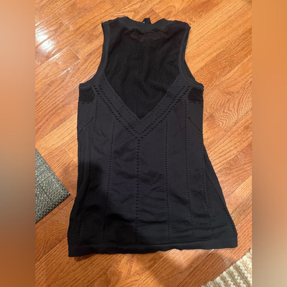 ATHLETA form fitting mesh blend workout tops black & white set nwot size small - Picture 2 of 7